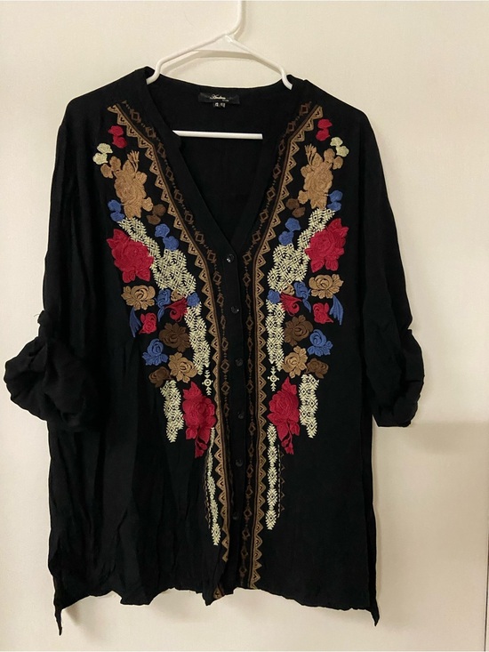 ANDREE BY UNIT Tops - Andree By Unit Black Floral Embroidered Boho Rayon Tunic Top 1X roll sleeve
